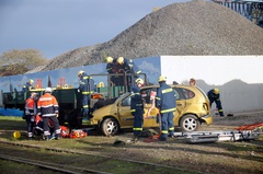 THW & Malteser üben an Unfall zwischen PKW und Zug