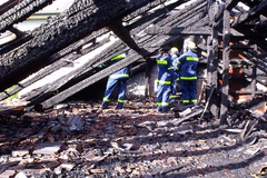 Einsatz: Bad Nauheim-Nieder-Mörlen - Dachverschluss nach Gebäudebrand