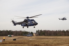 Die drei eingesetzten Hubschrauber vom Typ AS 332L1 „Super Puma“ der Bundespolizei